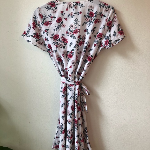 H&M Wrap around floral dress - Picture 3 of 5